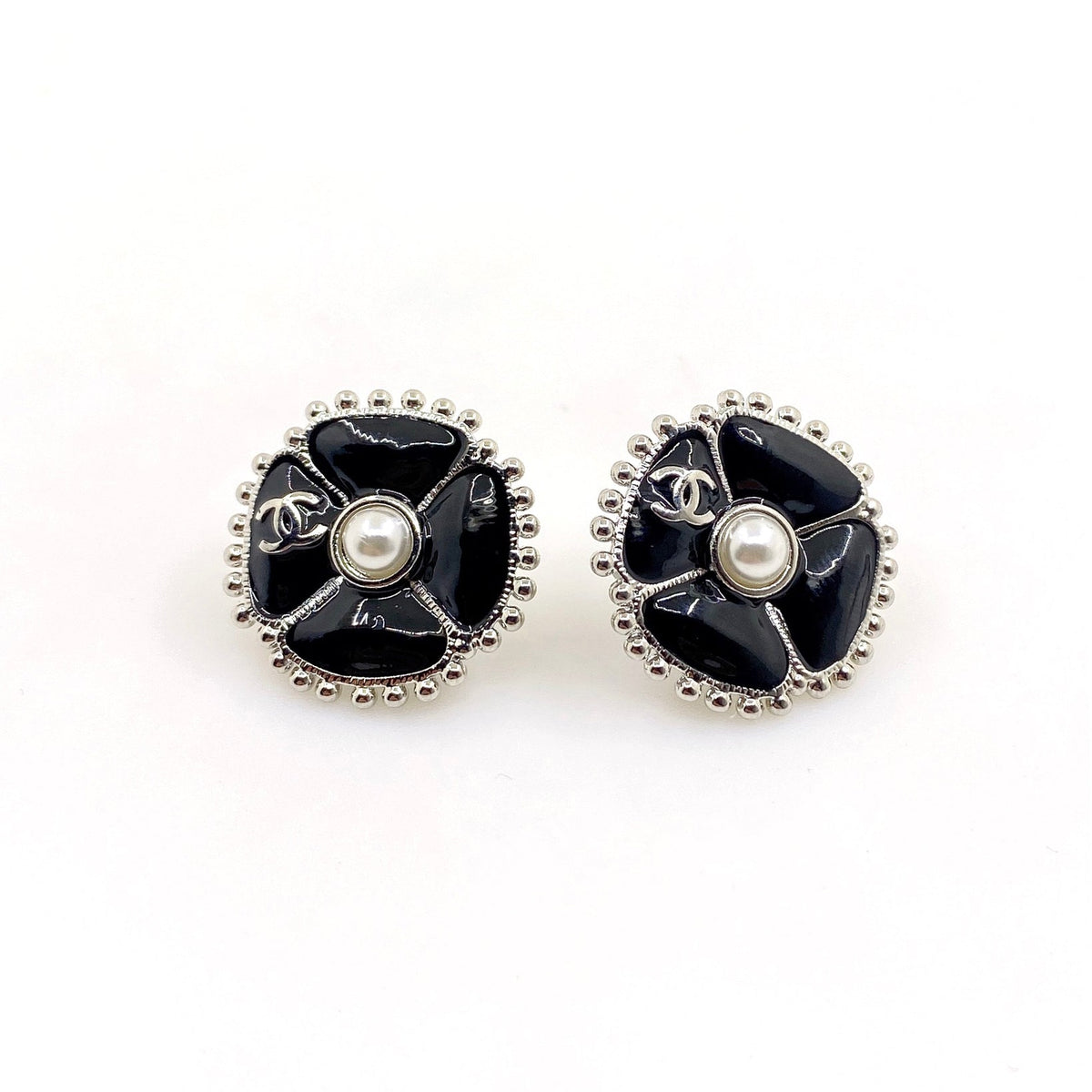 18k  Chanel Black Pearl Clover Earrings