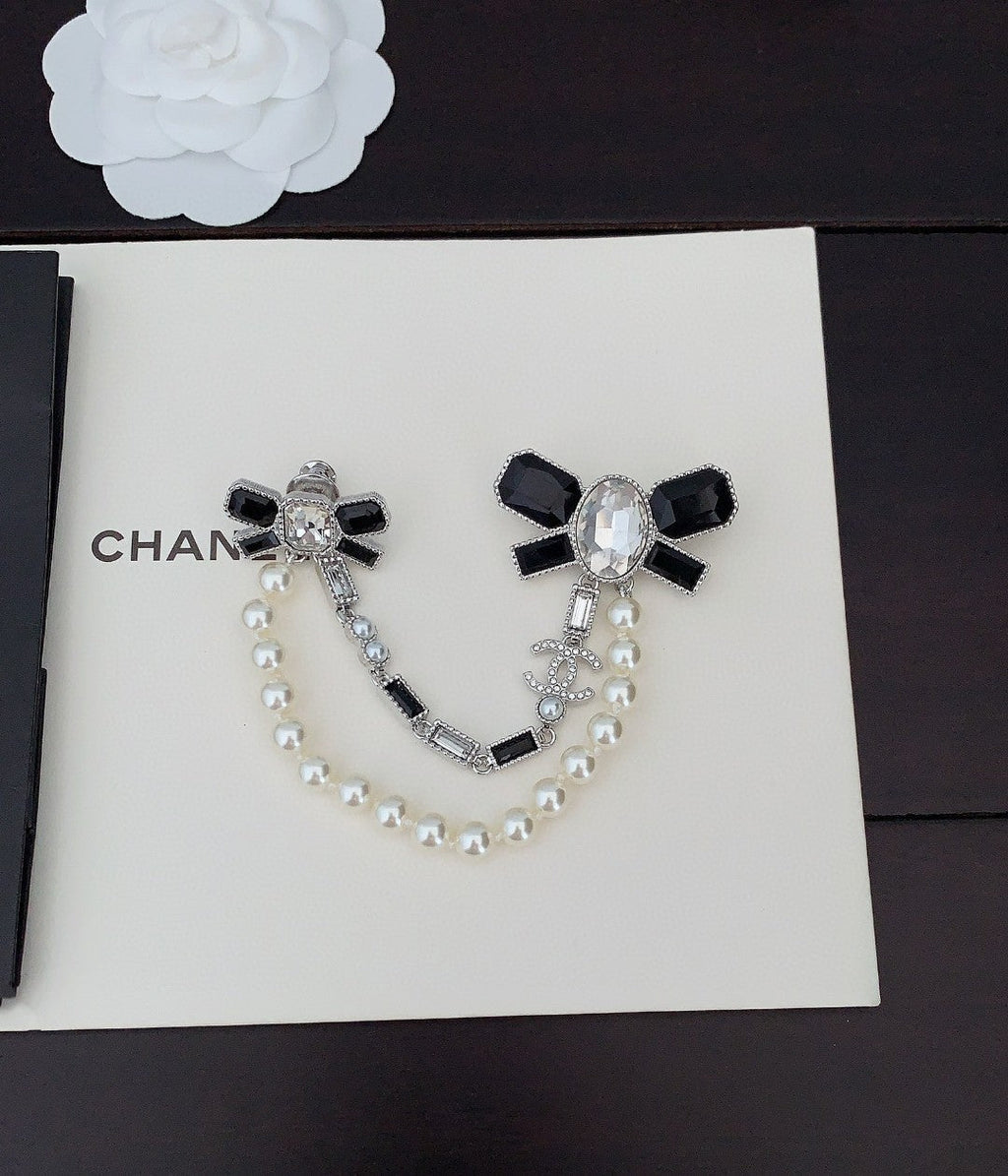 18K  Chanel Black Bow Pearls Brooch